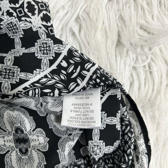 Rose + Olive Blouse Black White Geometric Short Sleeve Button Up Smocking Sz 3X - Picture 9 of 11